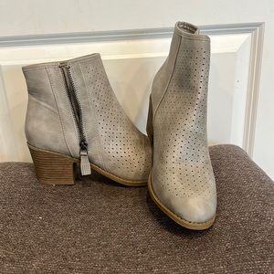 Gray leather booties new without tags 👢